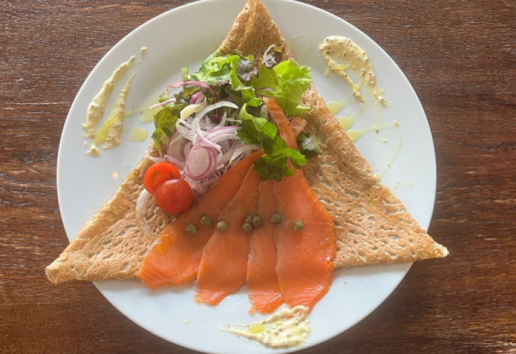 スモークサーモンのガレット